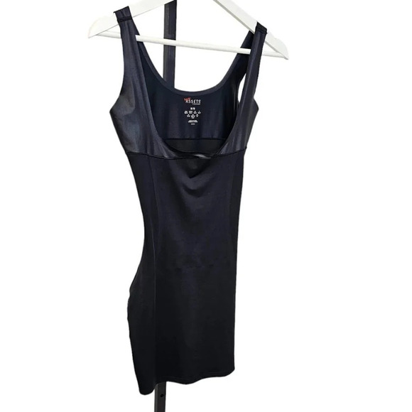 SPANX Open Bust Slip Assets Spot On Slimmers  Black Shaping Slimming Size Medium - Picture 3 of 9